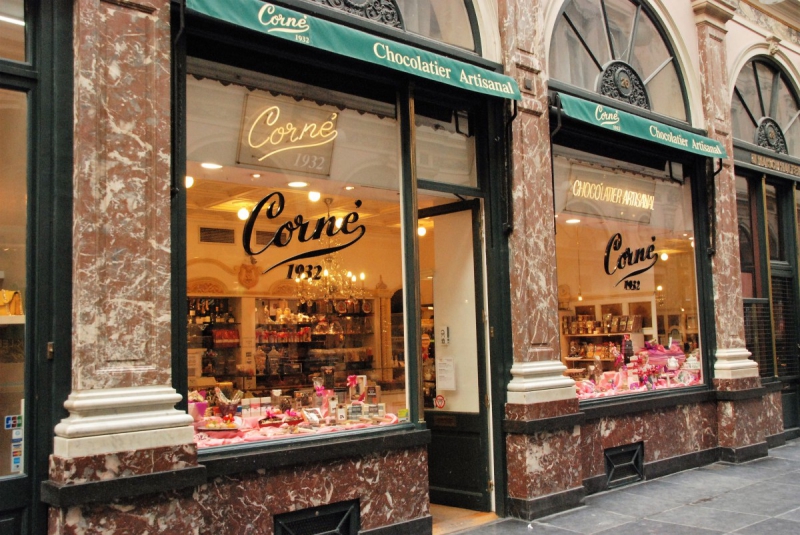 patisserie-CARQUEIRANNE-min_chocolate_chocolaterie_shop_luxury_chic_gallery_brussels_belgium-558146